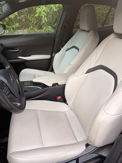 Lexus UX250h 9 of 14