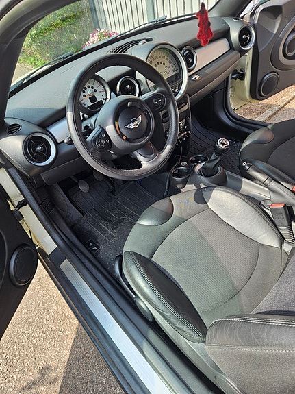 MINI Cooper 10 of 12