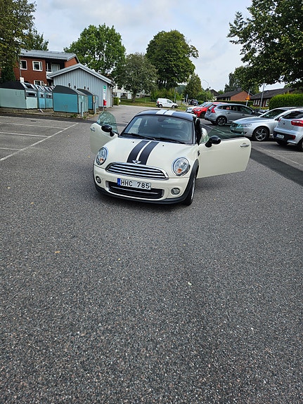 MINI Cooper 9 of 12