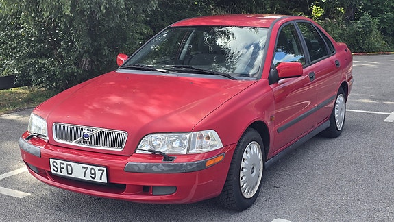 Volvo S40 2 of 15