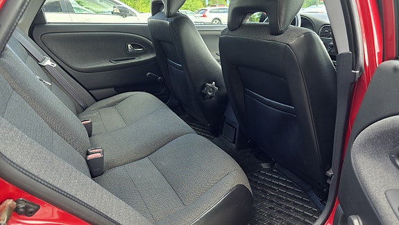 Volvo S40 9 of 15