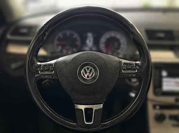 Volkswagen Passat Alltrack 14 of 19