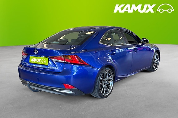 Lexus IS300h 4 of 26
