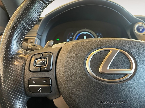 Lexus IS300h 21 of 26