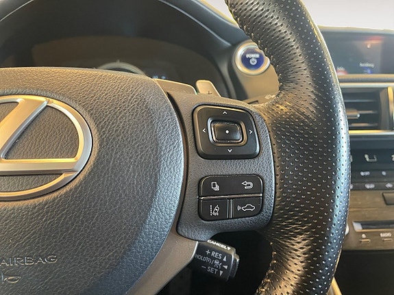 Lexus IS300h 22 of 26