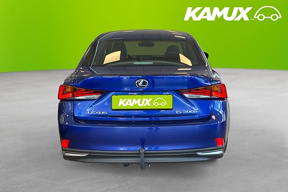 Lexus IS300h 5 of 26
