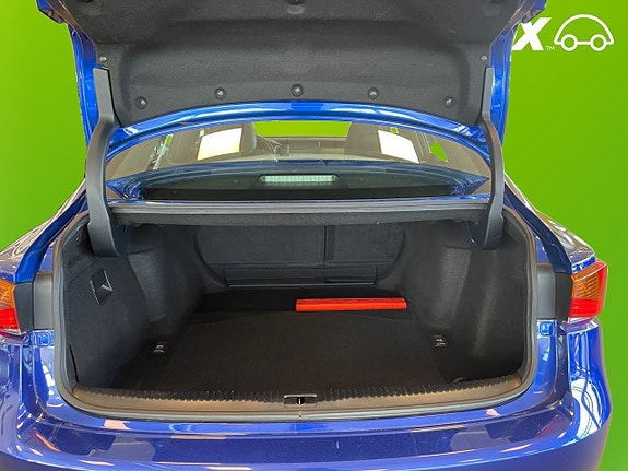 Lexus IS300h 16 of 26