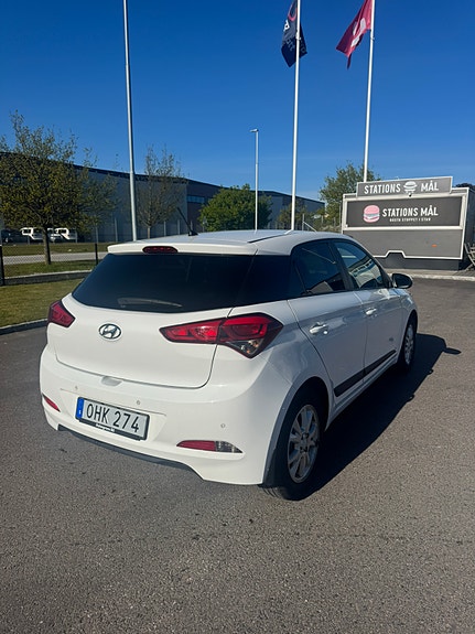 Hyundai i20 2 of 3