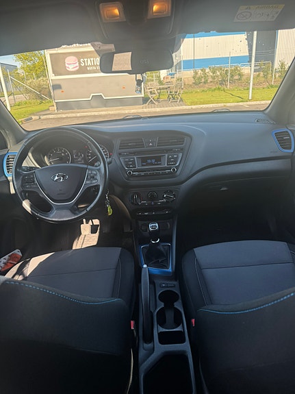 Hyundai i20 3 of 3