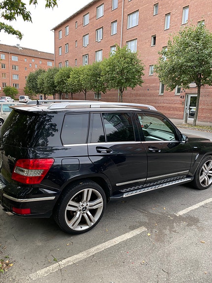 Mercedes-Benz GLK220 2 of 5