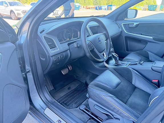 Volvo XC60 3 of 9