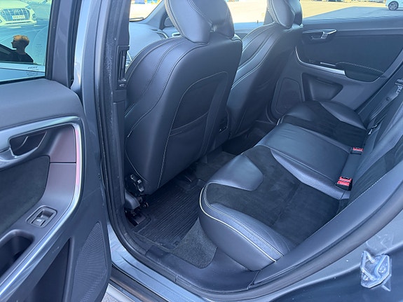 Volvo XC60 5 of 9