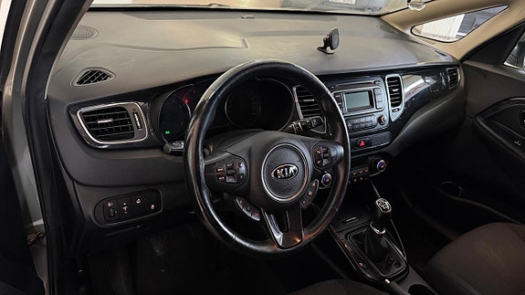 Kia Carens 8 of 11