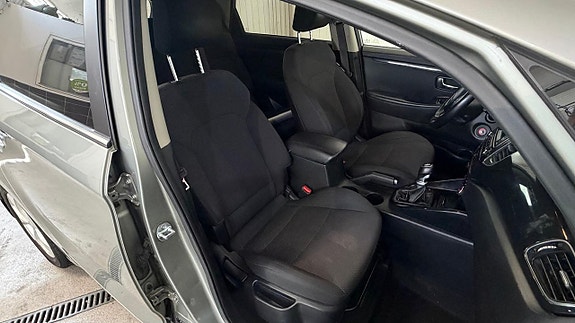 Kia Carens 9 of 11