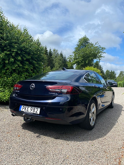 Opel Insignia 2 of 4