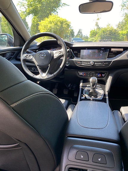 Opel Insignia 4 of 4