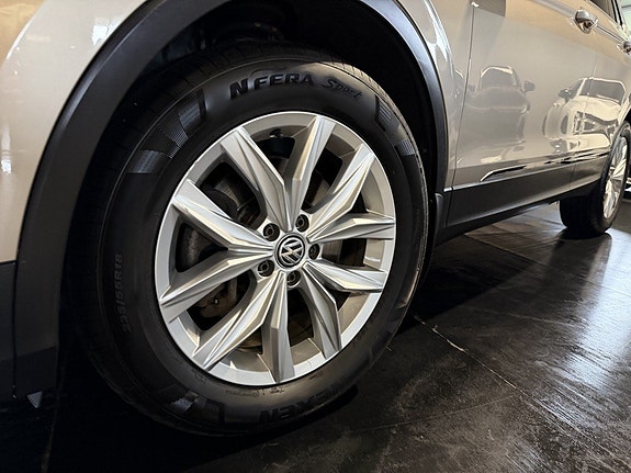 Volkswagen Tiguan 12 of 30