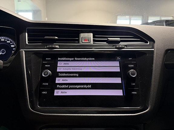 Volkswagen Tiguan 26 of 30