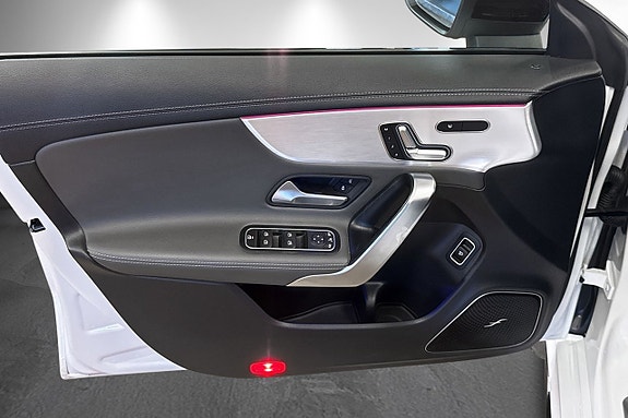 Mercedes-Benz CLA35 11 of 30