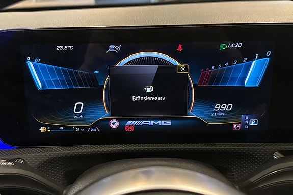 Mercedes-Benz CLA35 23 of 30
