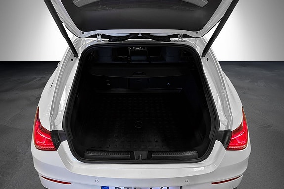 Mercedes-Benz CLA35 9 of 30