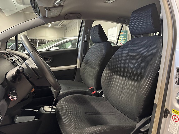 Toyota Yaris 13 of 15