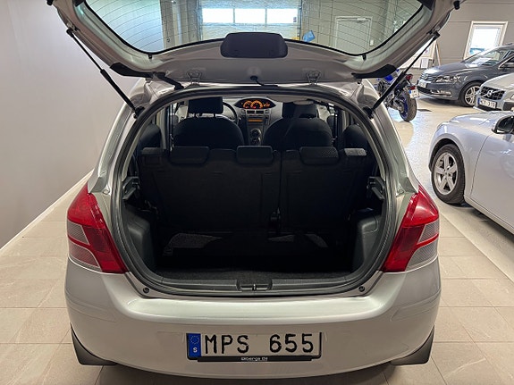 Toyota Yaris 15 of 15