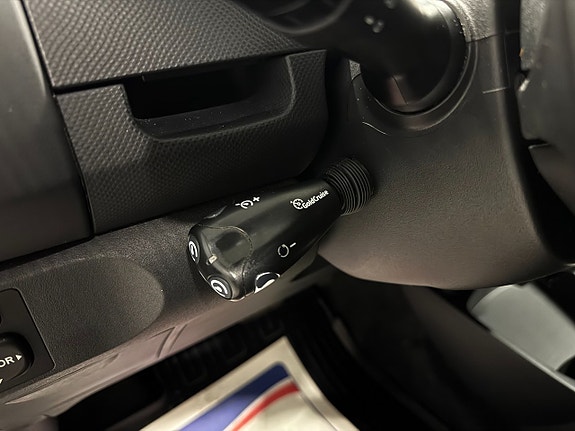 Toyota Yaris 10 of 15