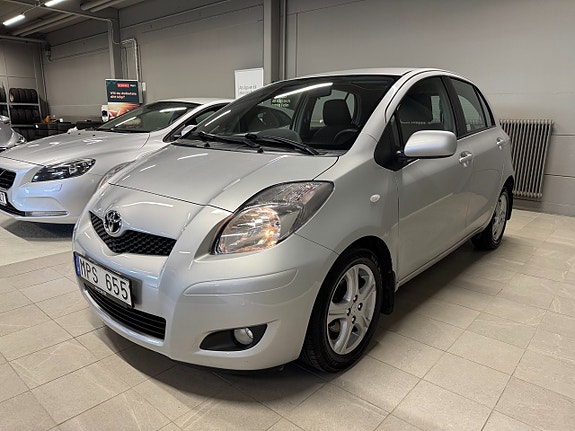 Toyota Yaris 5 of 15