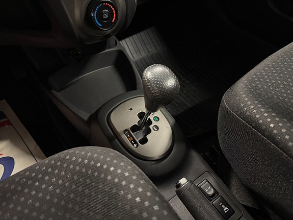 Toyota Yaris 11 of 15