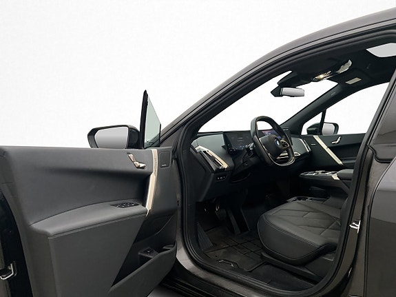 BMW iX 14 of 30