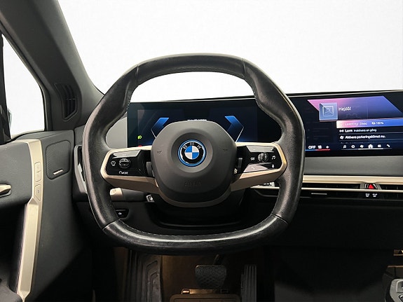 BMW iX 17 of 30
