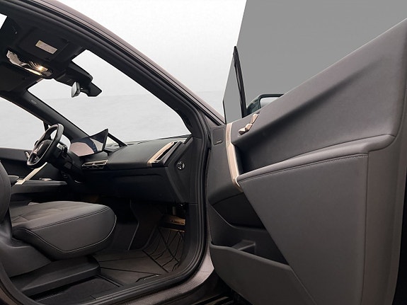 BMW iX 19 of 30