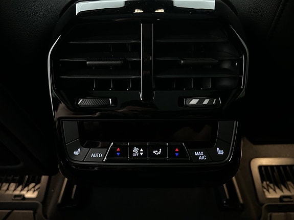 BMW iX 22 of 30