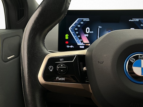 BMW iX 24 of 30
