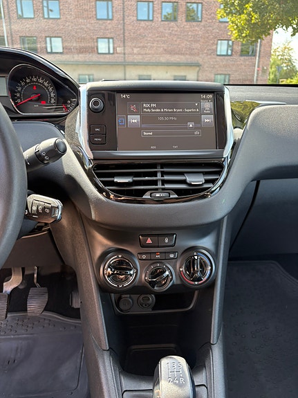 Peugeot 208 9 of 15