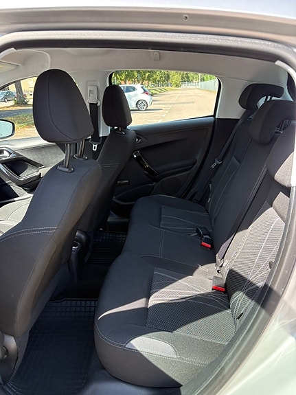 Peugeot 208 13 of 15