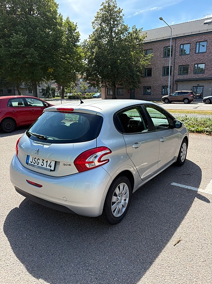 Peugeot 208 6 of 15