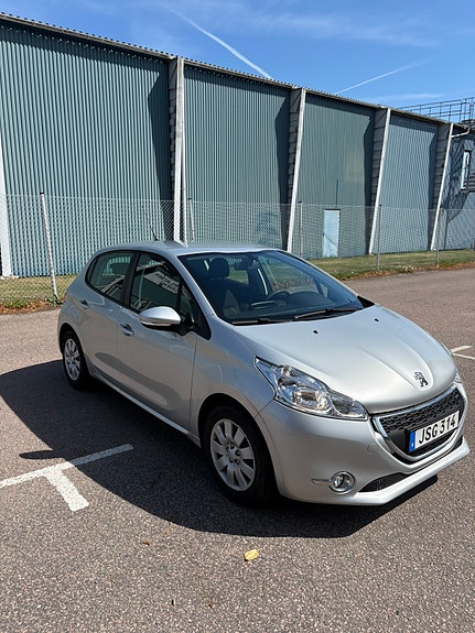 Peugeot 208 7 of 15