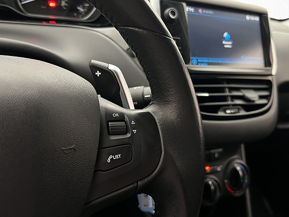 Peugeot 208 18 of 28