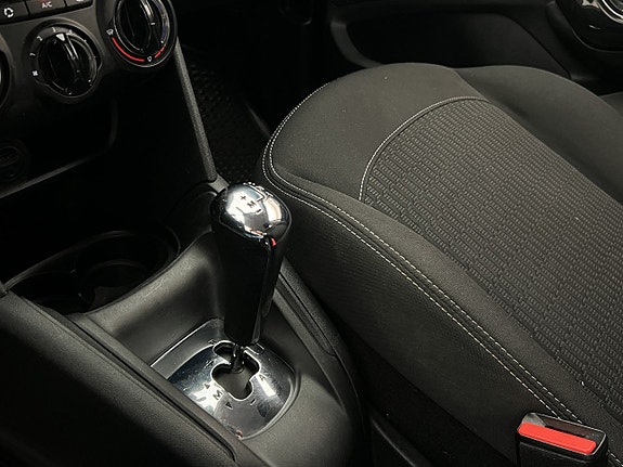Peugeot 208 21 of 28
