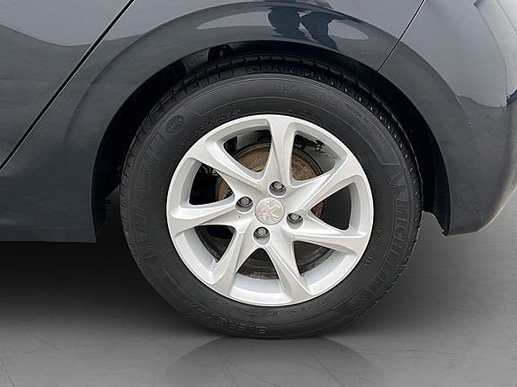 Peugeot 208 26 of 28