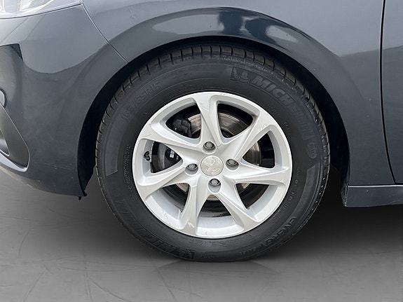 Peugeot 208 25 of 28