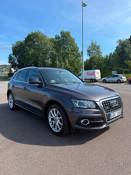 Audi Q5 2 of 17