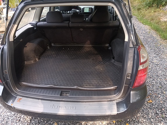 Subaru Legacy 5 of 7