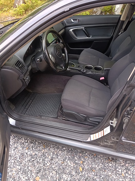 Subaru Legacy 4 of 7