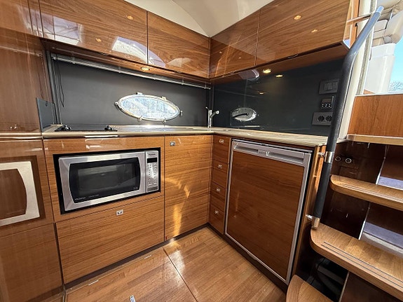 Princess V39 - 2012 | 2 x Volvo Penta D6-330 | Joystick 7 of 12