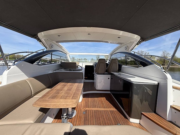 Princess V39 - 2012 | 2 x Volvo Penta D6-330 | Joystick 3 of 12