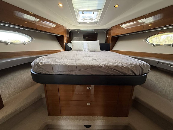 Princess V39 - 2012 | 2 x Volvo Penta D6-330 | Joystick 9 of 12