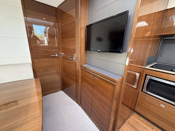 Princess V39 - 2012 | 2 x Volvo Penta D6-330 | Joystick 8 of 12